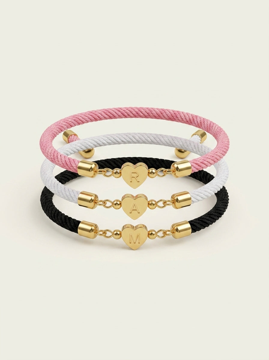 Verstellbare Armbänder mit Initiale und Herz