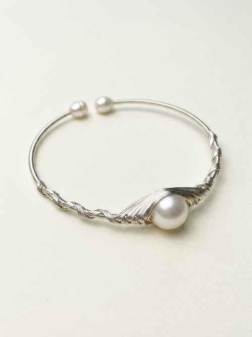 Bracelet en perles d'eau douce quasi-rondes, plaqué or 14 carats, enroulement fait main