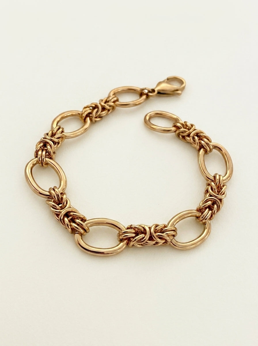 Contrasting Statement Chain Bracelet