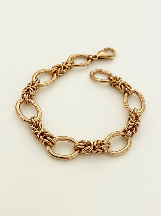 Contrasting Statement Chain Bracelet