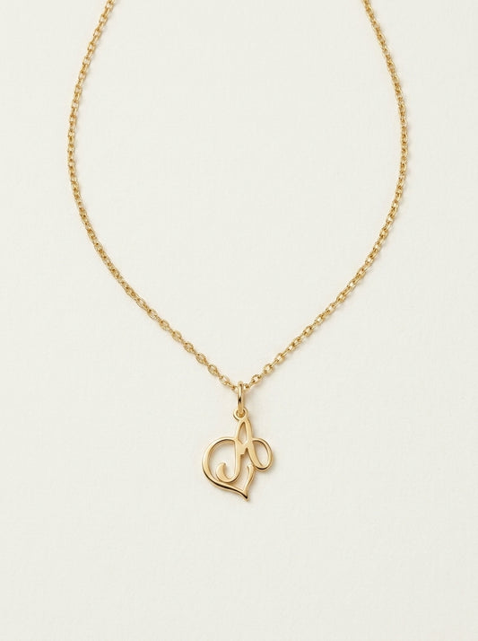 Collar Delicado con Inicial y Corazón