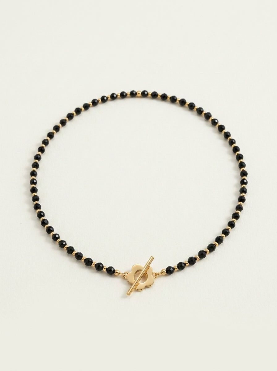 Blumenhalsband mit Blumenverschluss