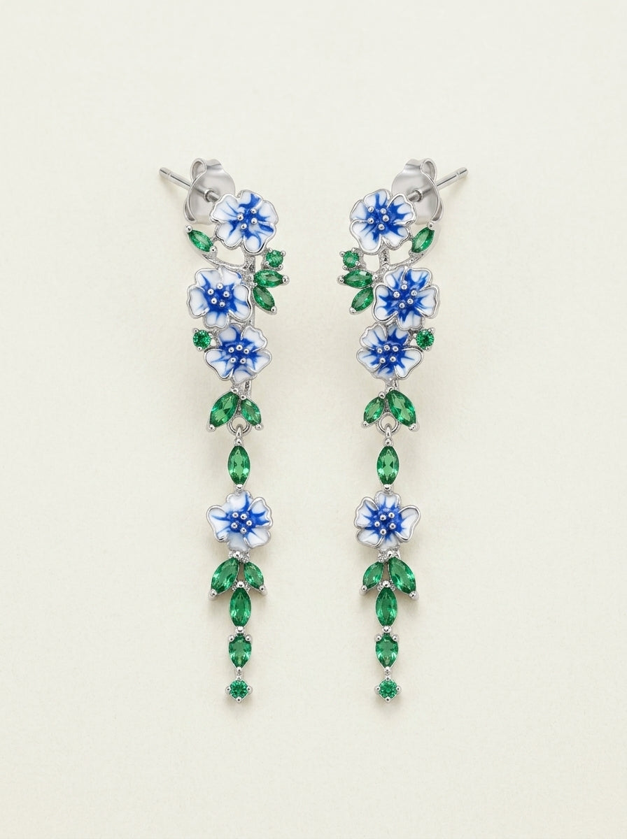 Leuchtend blaue florale Ohrhänger