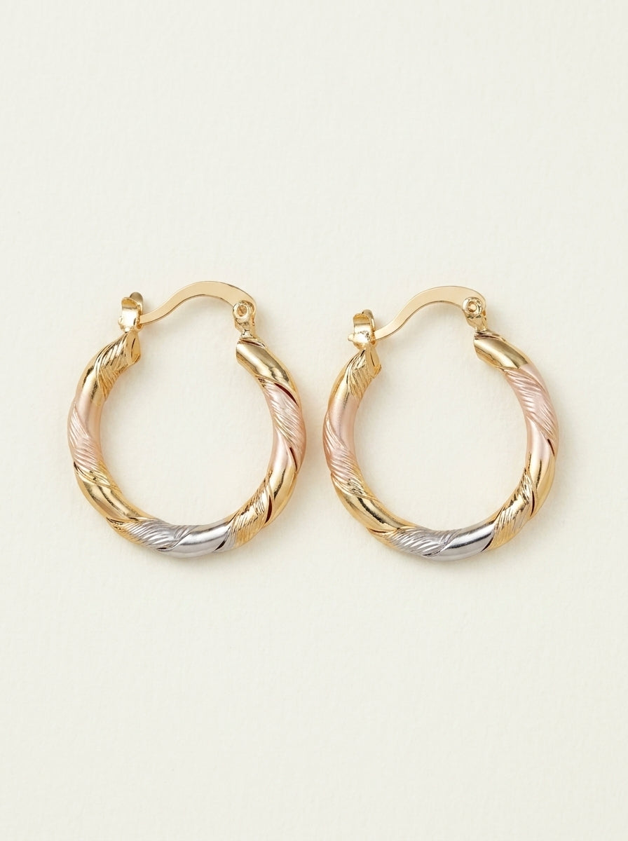 Boucles d'oreilles créoles torsadées triple contraste