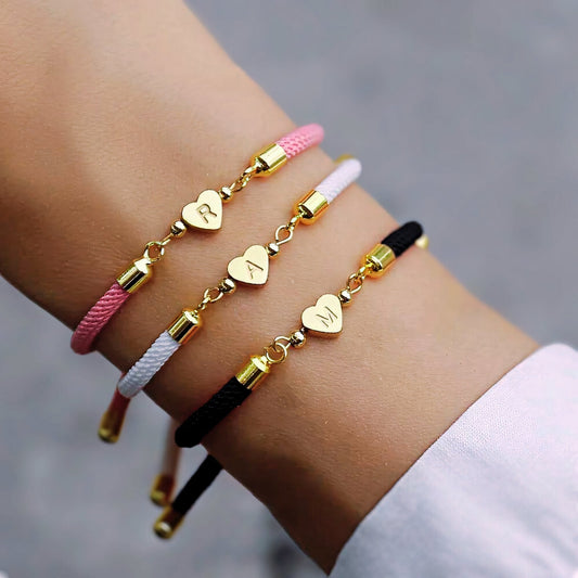 Bracelets ajustables avec initiale en forme de cœur
