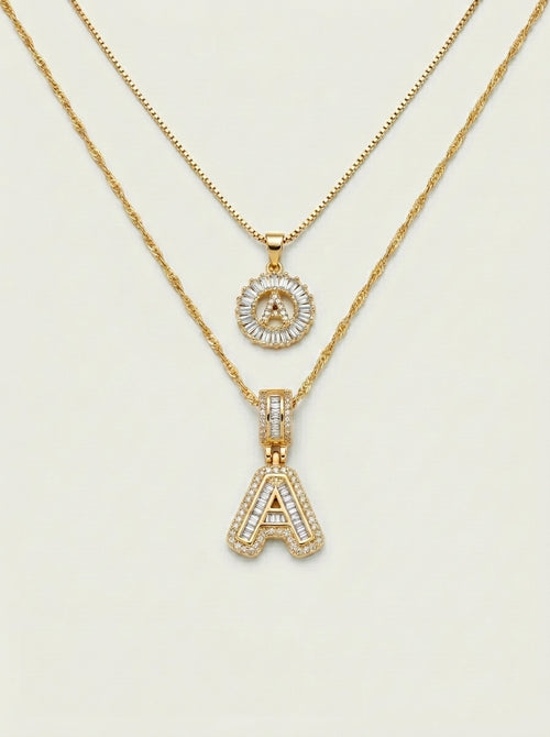 Set mit 2 14-Karat-Halsketten mit Initiale und Glanz